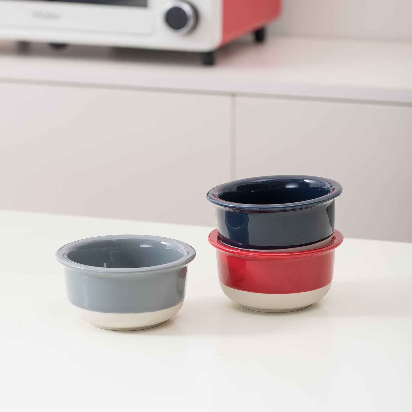 Complete set of ceramic kitchenware