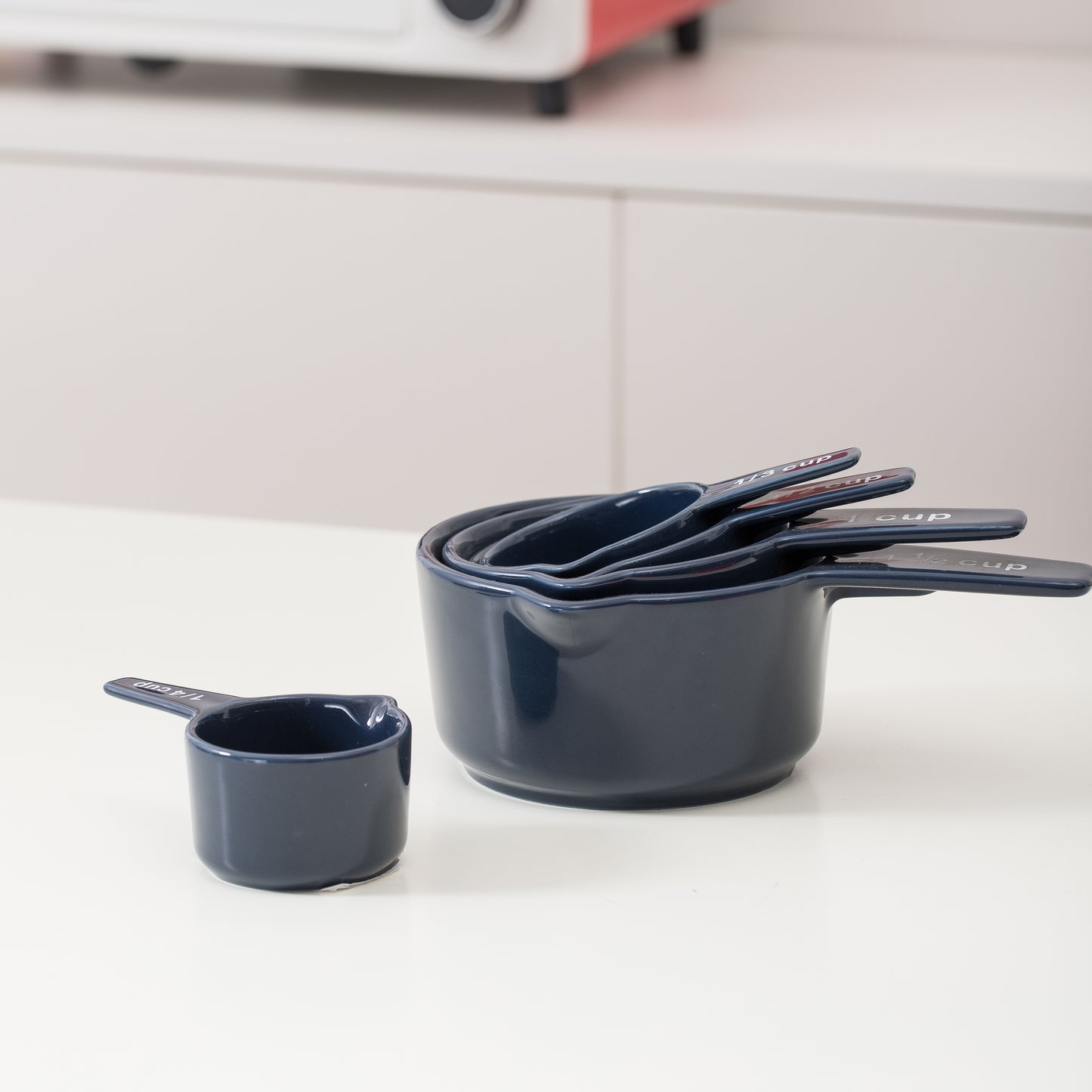 Complete set of ceramic kitchenware