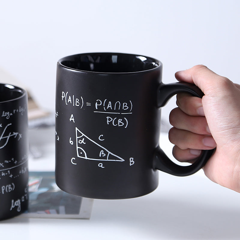 Taza creativa de palabra de patrón de función