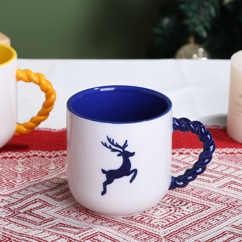 Juego de tazas estilo navideño.